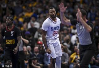 也展示了他 也展示了他