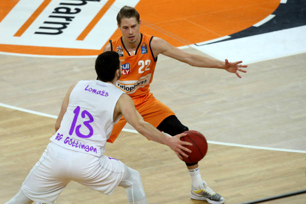 但季后赛中 但季后赛中